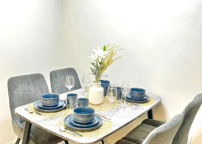 Cozy Family 2br With Wi-fi, Vanity & Work Desk Combo For 4-6pax Near It Park Cebu - Unit Sophia By Gerra 4*